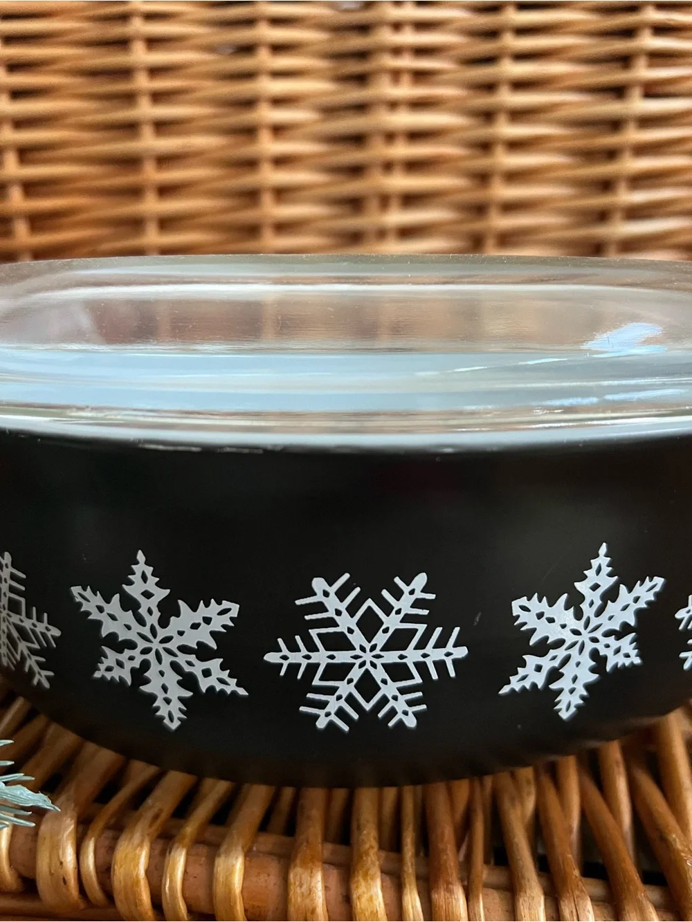 RARE PYREX 043 1 1/2qt matte black oval casserole dish snowflake 1956